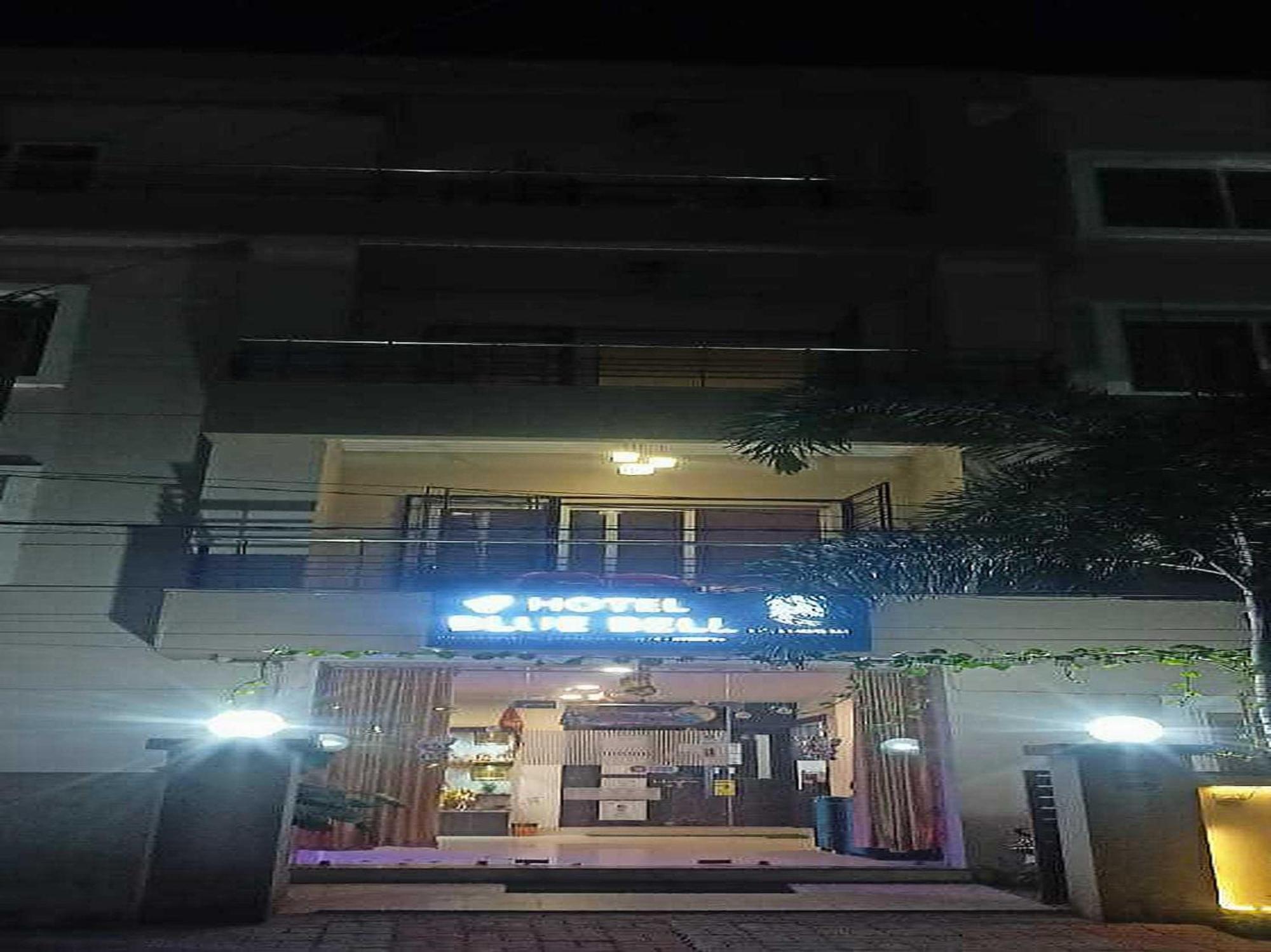 Oyo27030蓝钟酒店 布巴内什瓦尔 外观 照片